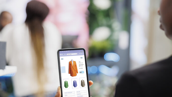 Bridging Worlds: How Shoppers Move Between Screens and Shelves